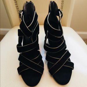 Ooh la la! Plush is the feeling you’ll have!